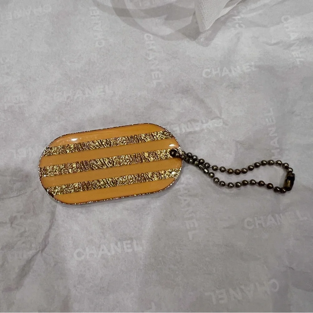 Chanel dog tag logo, necklace and keychain - Picture 2 of 6